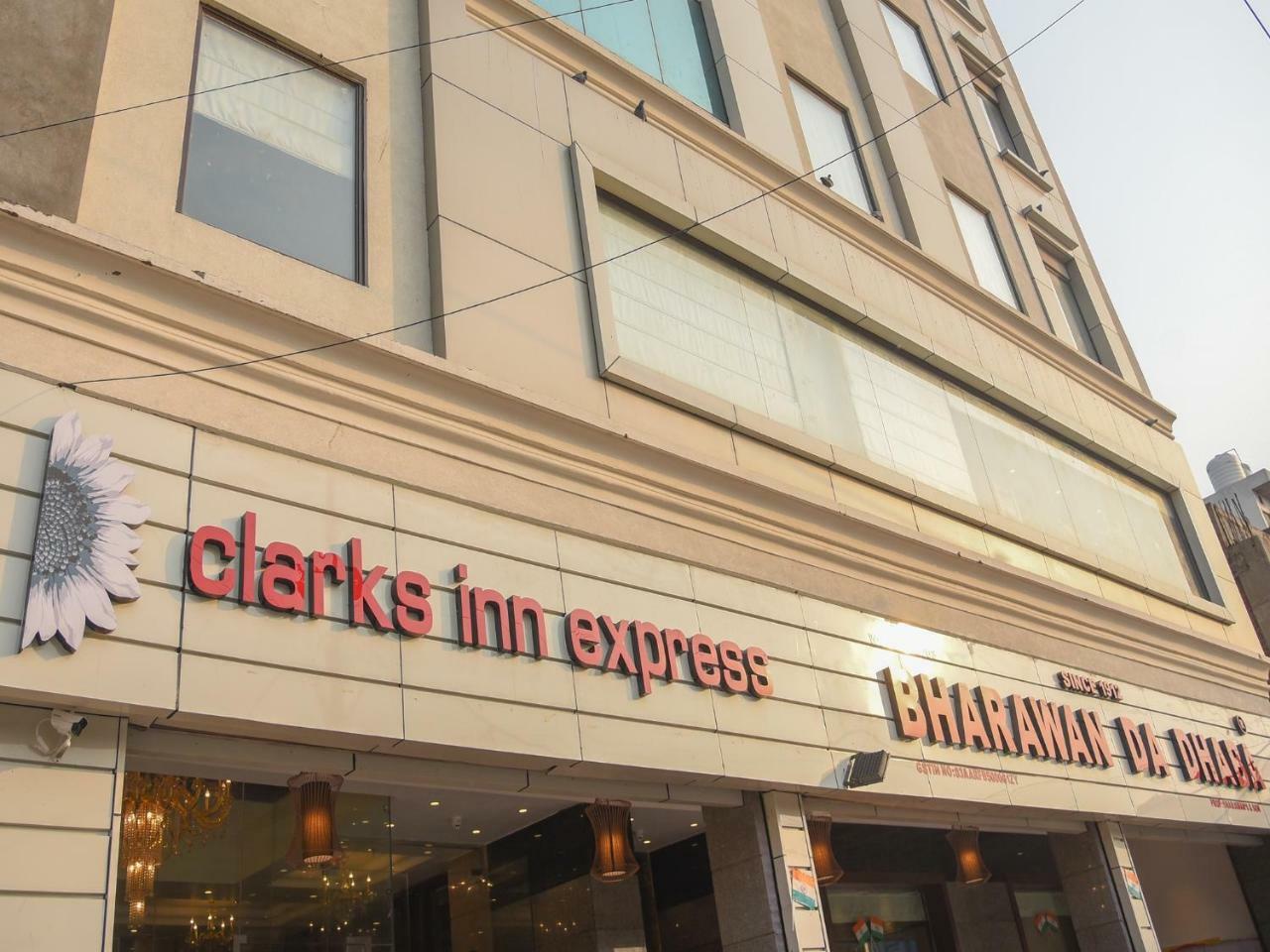 Bharawan Clarks Inn Express Амритсар Екстериор снимка
