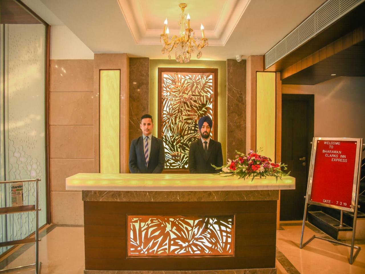 Bharawan Clarks Inn Express Амритсар Екстериор снимка