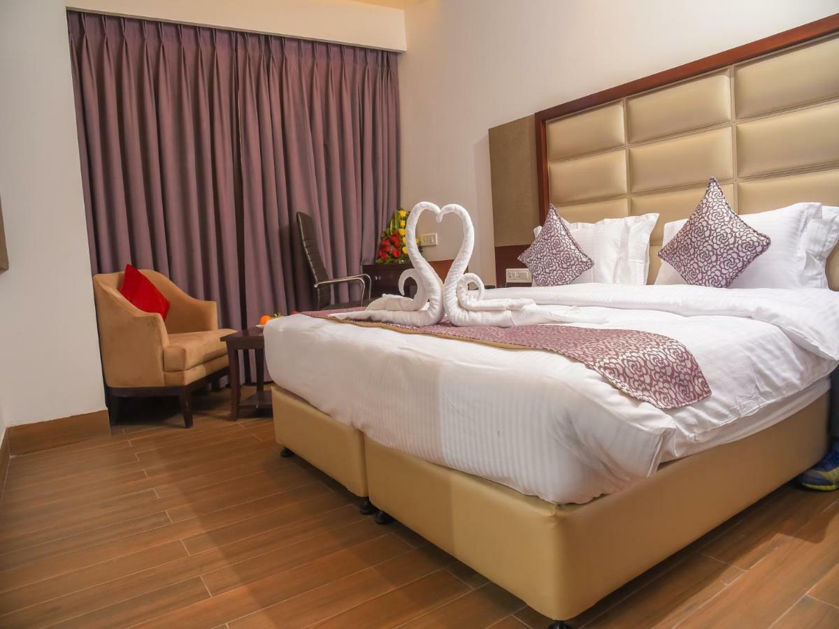 Bharawan Clarks Inn Express Амритсар Екстериор снимка