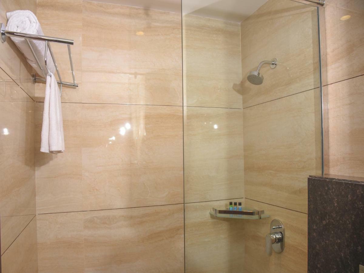 Bharawan Clarks Inn Express Амритсар Екстериор снимка